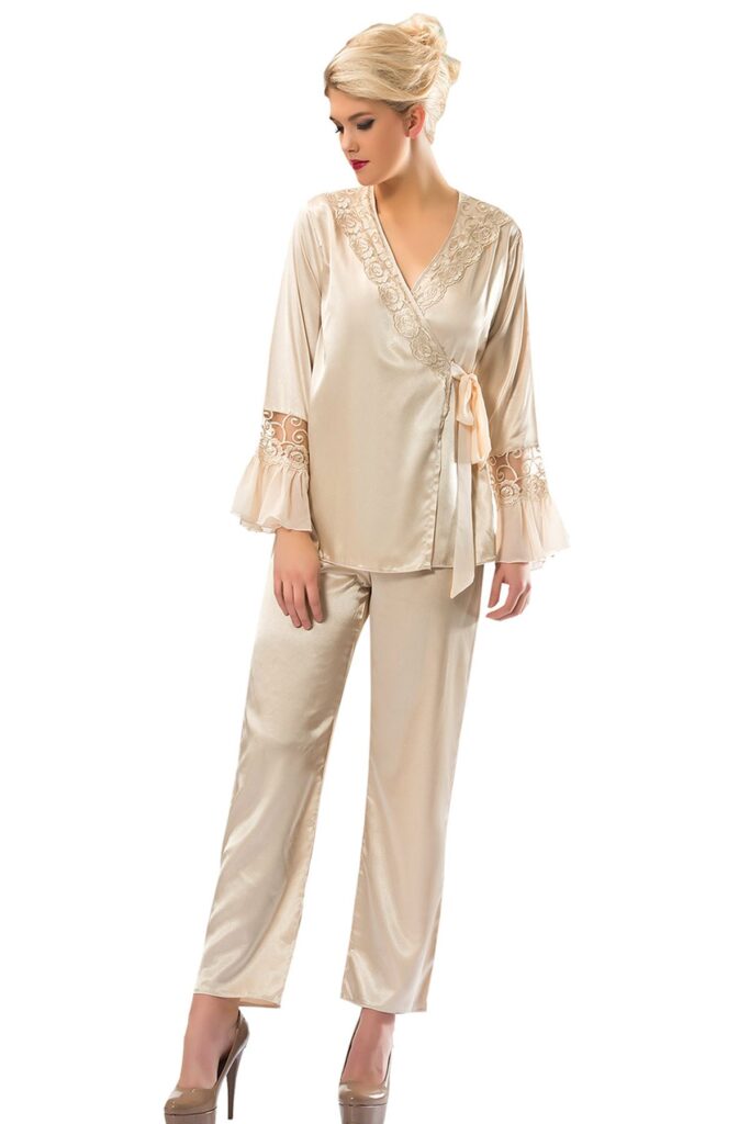 Deluxerie Pyjama Set Alluring Gift
